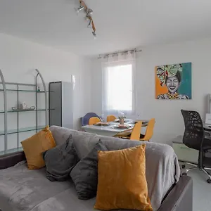 https://the-one-cosy-t2-check-in-24-24-fibre-parking.midi-pyreneeshotels.com